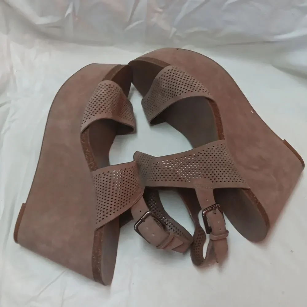 Vince Camuto Women's Tan Wedge Sandals Size 7.5M